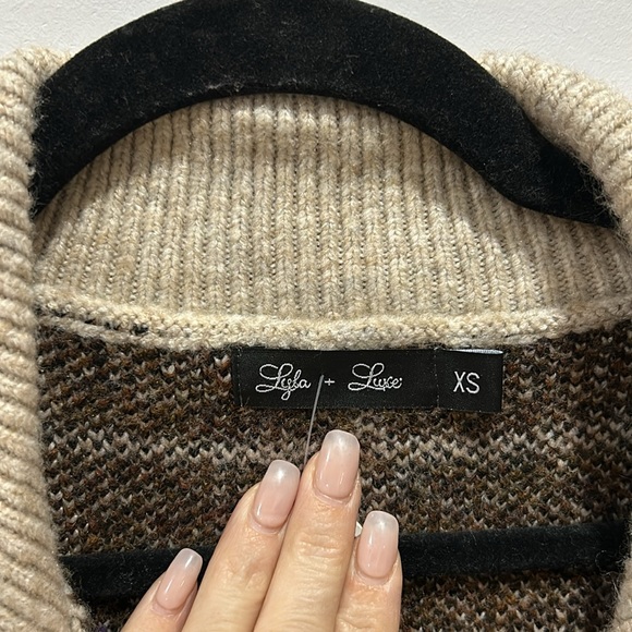 Lyla + Luxe Fiona Knit Plaid Coat - Picture 4 of 8